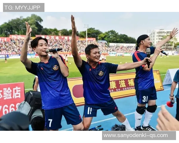 香港明星足球队成员齐聚一堂展现球技与友谊的精彩瞬间